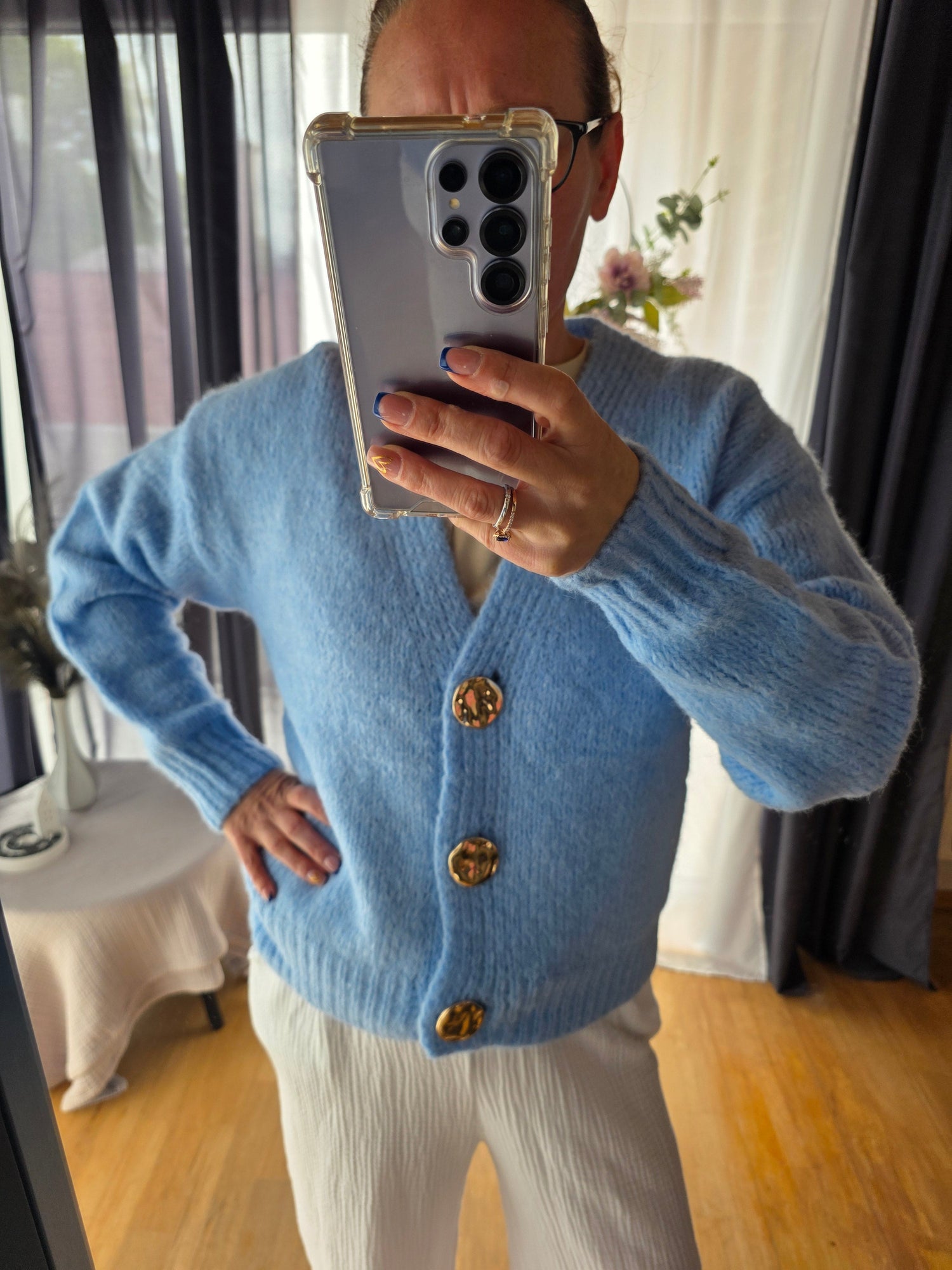 Cardigan mit goldene Knöpfen