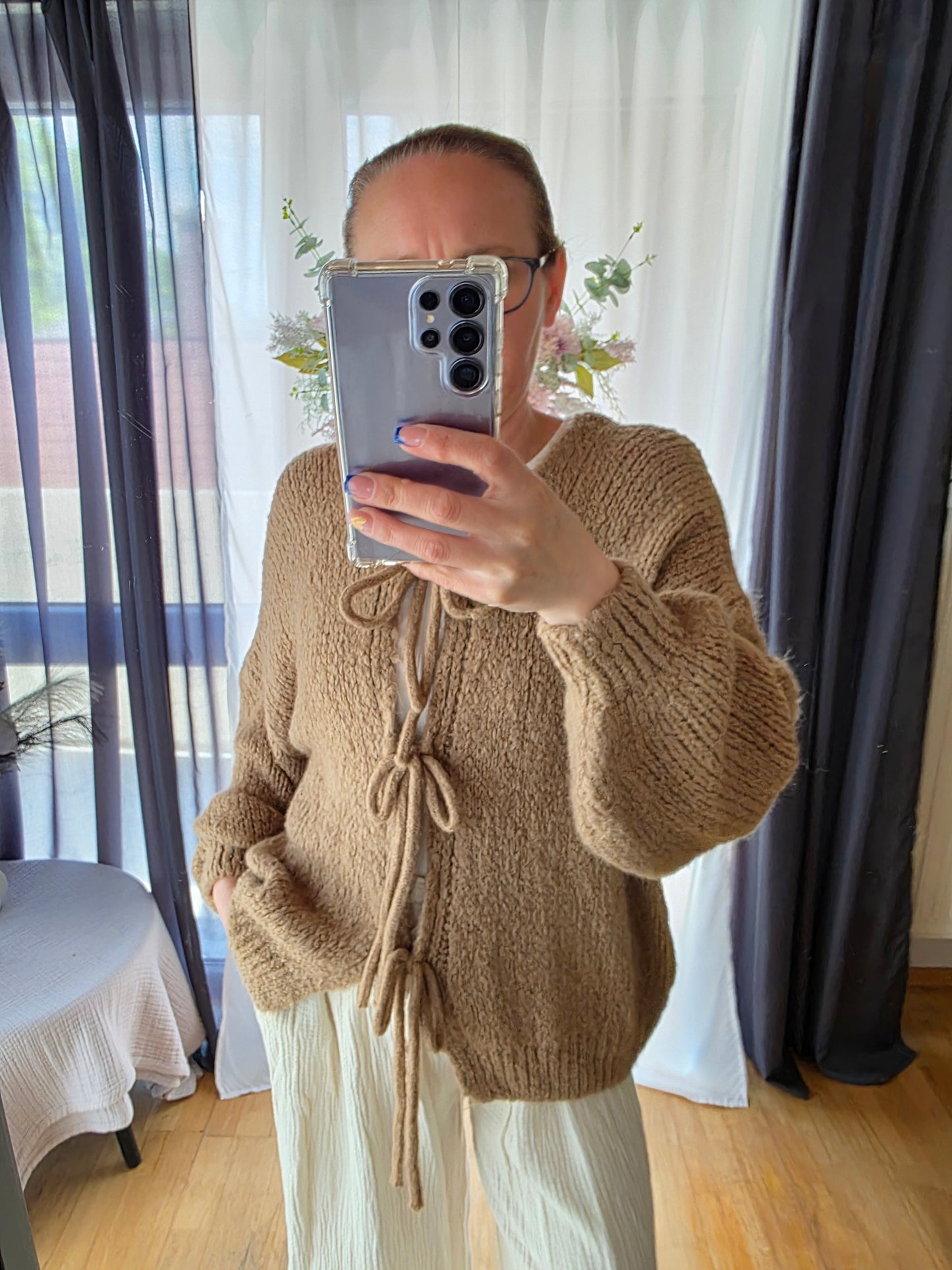 Strickjacke mit Schleifen