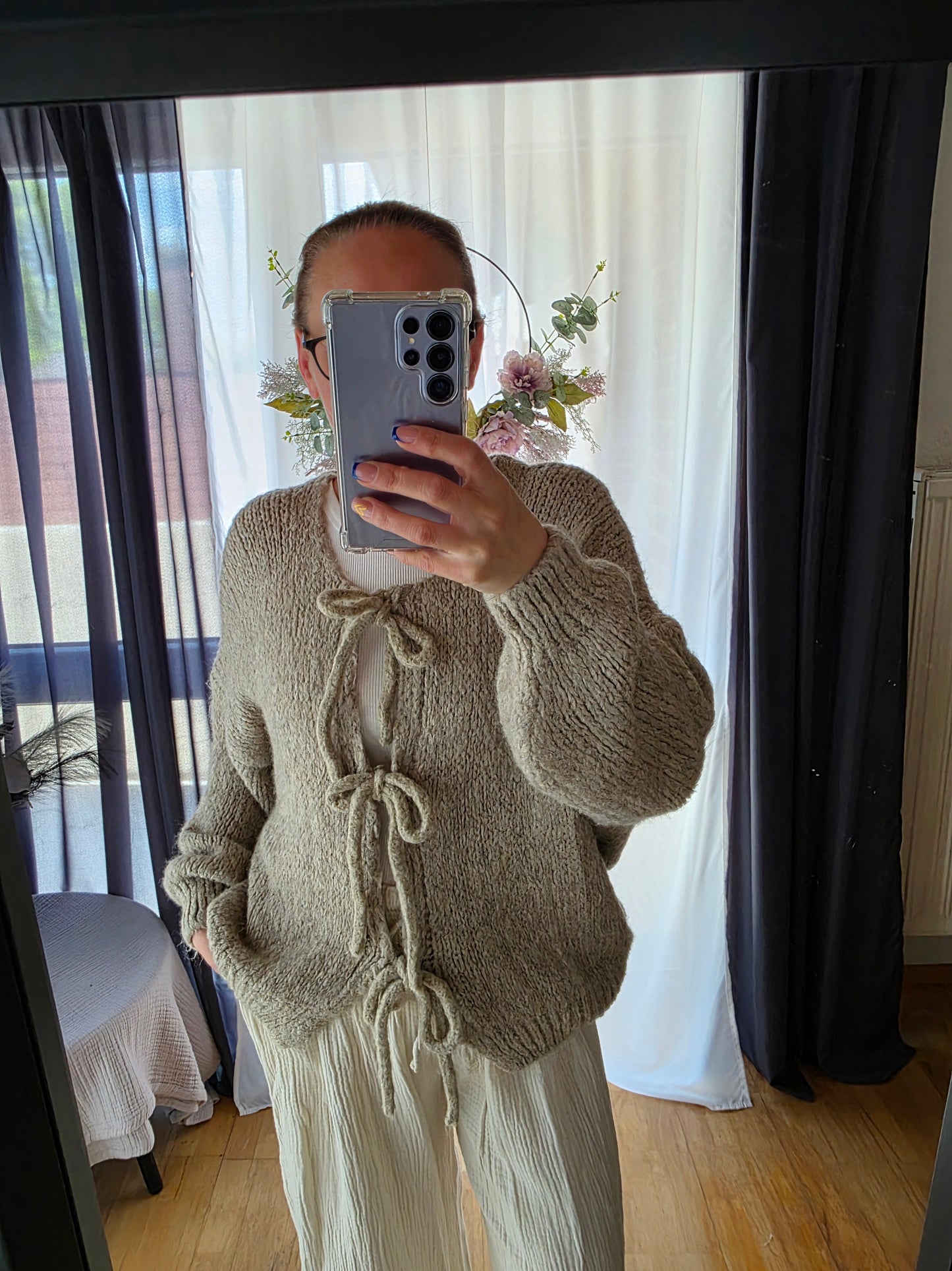 Strickjacke mit Schleifen